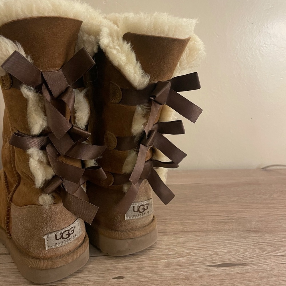 3 bow Ugg boots